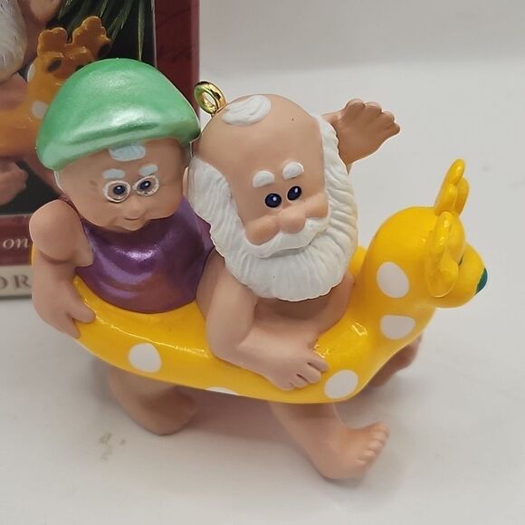 Hallmark Keepsake Ornament 1998 The Clauses On Vacation 2nd In The Series - Picture 2 of 16